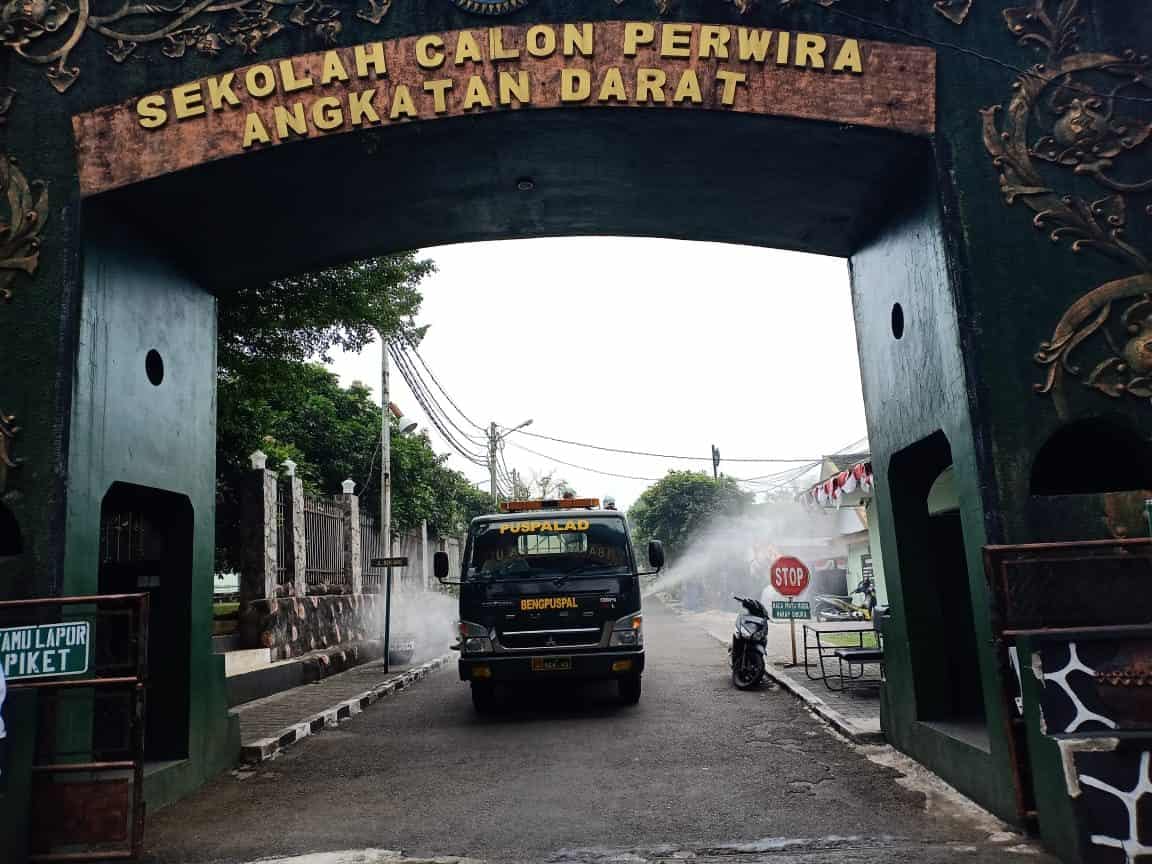 Tidak Kenal Libur, Bengpuspal Puspalad Lakukan Penyemprotan Disinfektan di Secapa AD dan Satuan di Bandung dan Cimahi