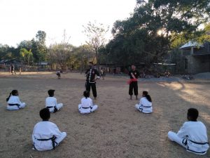 Satgas Yonarmed 3/105 Tarik Latih Anak- Anak Perbatasan Seni Bela Diri Silat