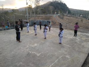 Satgas Yonarmed 3/105 Tarik Latih Anak- Anak Perbatasan Seni Bela Diri Silat