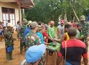 Tingkatkan Perkonomian Warga Papua, Satgas Yonif Mekanis 516/CY Bantu Pengolahan Biji Kopi