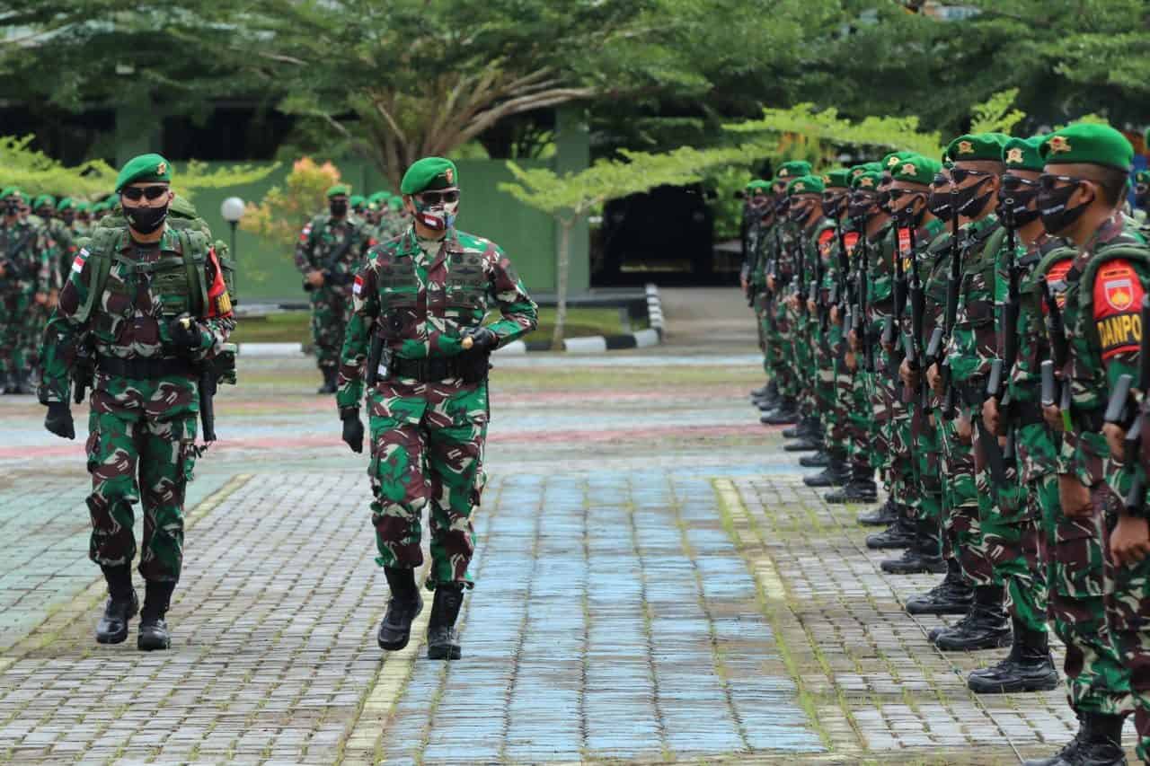 Pangkoopsdam XII/TPR Berangkatkan Satgas Pamtas Yonif 407/PK ke Sektor Timur Kalbar