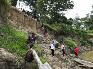 Empat Hari Jelajahi Papua, Satgas Yonif 312 Gelar Bakti Sosial di Kampung Morlof