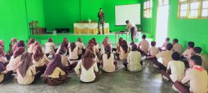 Satgas Yonif RK 732 Gelar Sosialisasi Rekrutmen TNI-AD di SMAN 11 Maluku Tengah