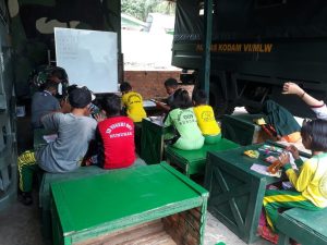 Satgas Yonif 623/BWU Sulap Garasi Truk Jadi Ruang Belajar Anak-Anak Nunukan