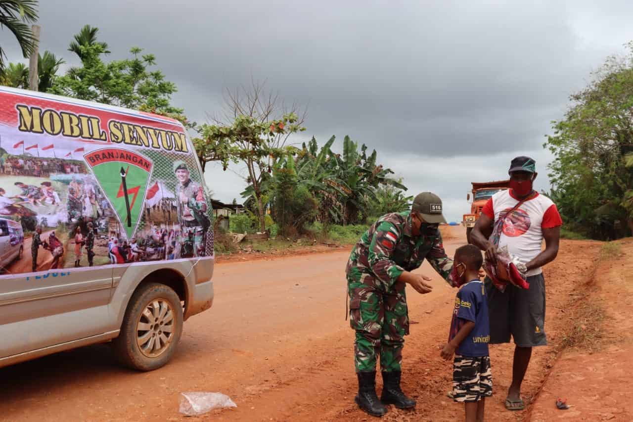 Mobil Senyum Branjangan Buka Jendela Informasi Masyarakat Perbatasan RI-PNG