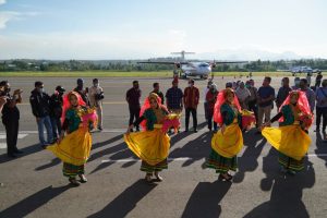 Berkunjung ke Kabupaten Sumbawa, Pangdam IX/Udy Disambut Tarian Sumbawa