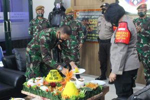 HUT ke-75 TNI, Yon Arhanud 10/ABC Terima Kado Istimewa Dari Polsek Pesanggrahan