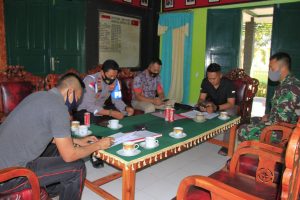 Satgas Yonif RK 744 Gagalkan Penyelundupan Kayu Cendana