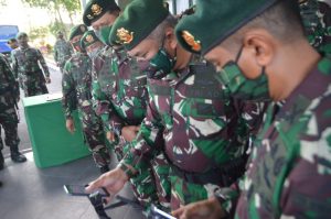 Sambangi Yonarmed 12/Divif 2 Kostrad, Pangkostrad Luncurkan Aplikasi READY