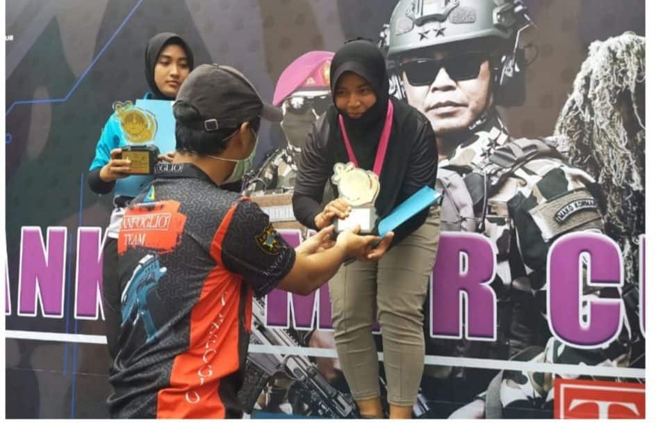 Harumkan Kodam III/Siliwangi, Serka (K) Anisya Raih Juara Pertama Lomba Tembak Dankormar Cup