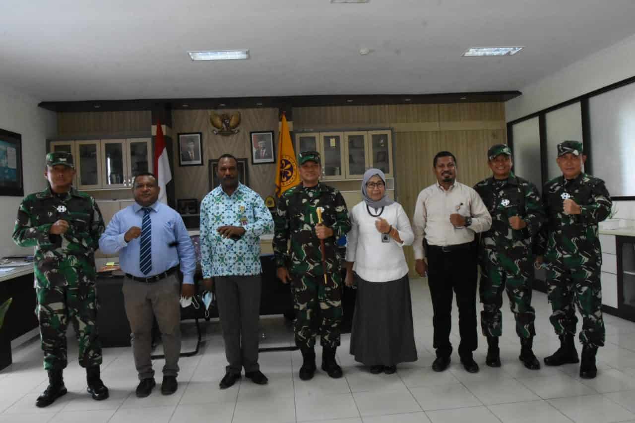 Menyambut Bulan Kasih Papua Barat, Pangdam XVIII/Ksr Kunjungi UNIPA dan Berikan Tali Asih kepada para Mahasiswa