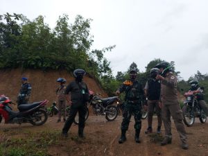 Tingkatkan Keamanan di Perbatasan, Satgas Yonif 642/Kps Patroli Bersama Pilar Entikong