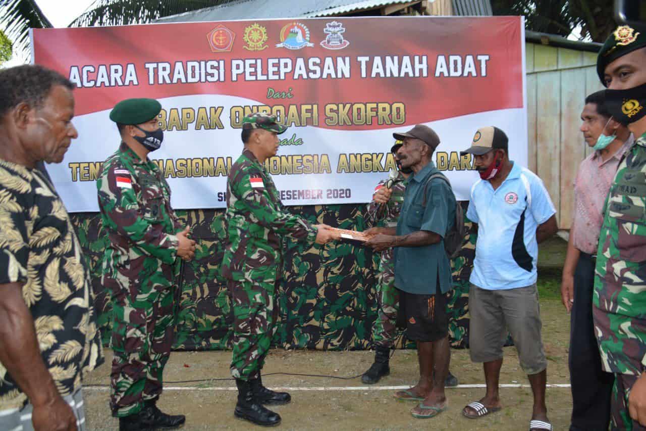 Masyarakat Adat Skofro Serahkan 21 Hektar Tanah Kepada Korem 172/PWY