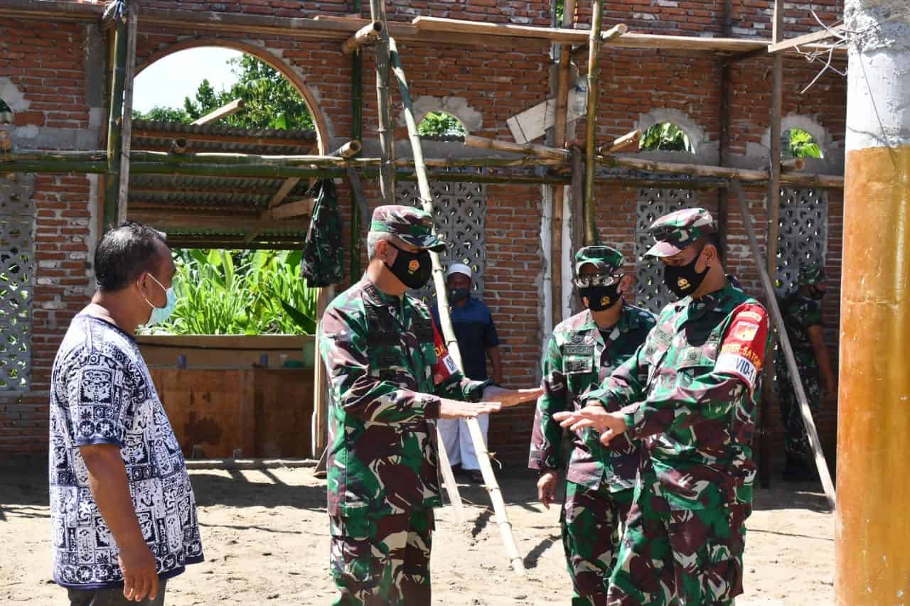 Peduli Lingkungan, Korem 133/NW Gelar Karya Bakti Pembersihan Masjid dan TMP Pentadio