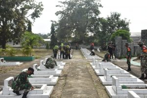 Peduli Lingkungan, Korem 133/NW Gelar Karya Bakti Pembersihan Masjid dan TMP Pentadio