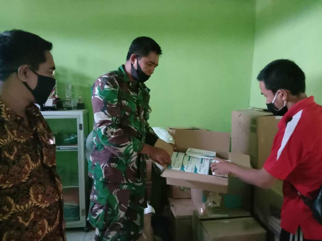 Personel Gabungan TNI – Polri Bantu KPUD Kawal Pendistribusian APD Ke PPK Se Kabupaten Sumbawa Barat