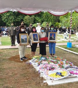 Korsahli Kasad Pimpin Upacara  Pemakaman Alm. Letjen TNI Herman Asaribab