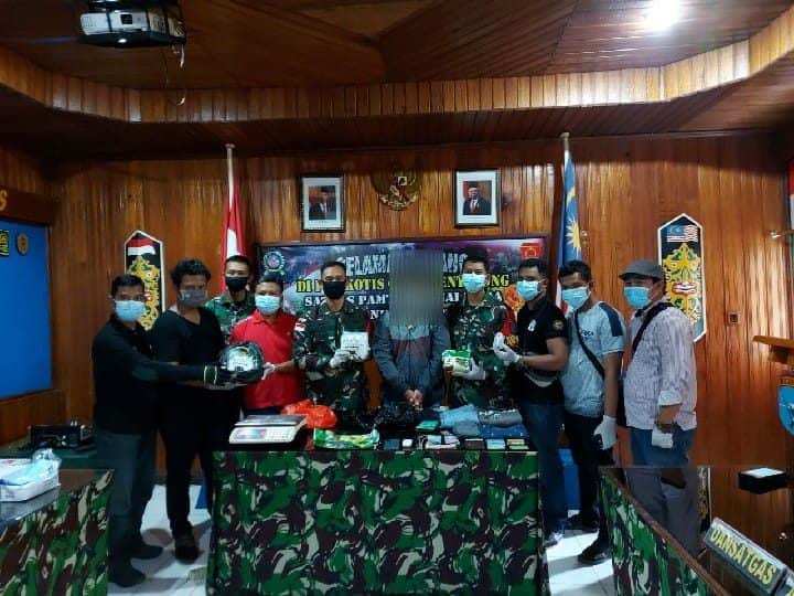 Satgas Yonif 642 Kapuas Kembali Amankan Pelaku Penyelundupan Narkoba