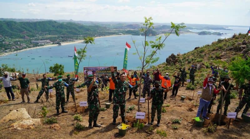 Korem 162/WB Gelar Penanaman Pohon, Donor Darah dan Pembagian Sembako di KEK Mandalika