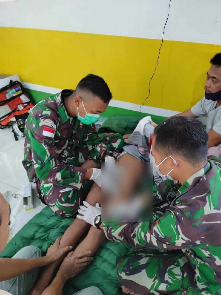 Peringati Hari Juang TNI AD, Satgas Yonif 642/ Kapuas Bagikan Sembako dan Khitanan Massal