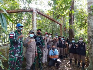 Pastikan Wilayah Perbatasan Kondusif, Satgas Yonif 642/Kps dan CIQ Gelar Patroli Bersama