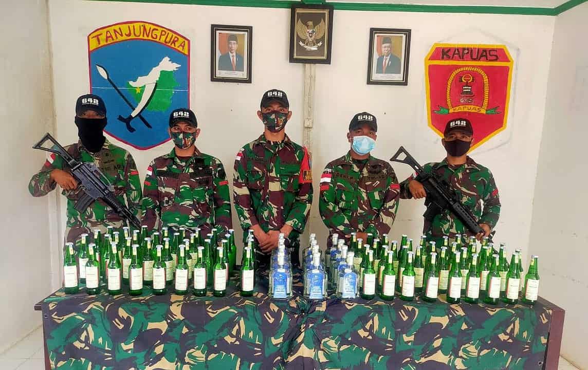 Satgas Yonif 642 Gagalkan Penyelundupan Ratusan Miras