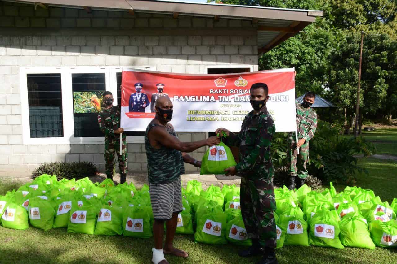 Sejumlah Gereja Terima Paket Sembako Dari Panglima TNI dan Kapolri