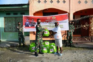 Sejumlah Gereja Terima Paket Sembako Dari Panglima TNI dan Kapolri