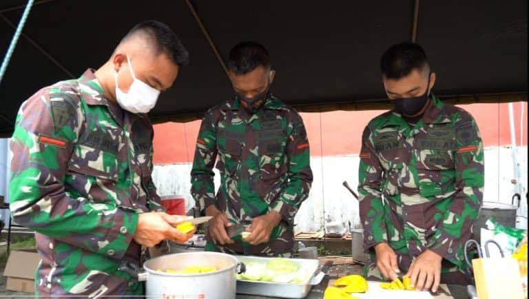 Kodam XIV/Hasanuddin Siapkan Dapur Lapangan untuk Pengungsi di Mamuju dan Majene