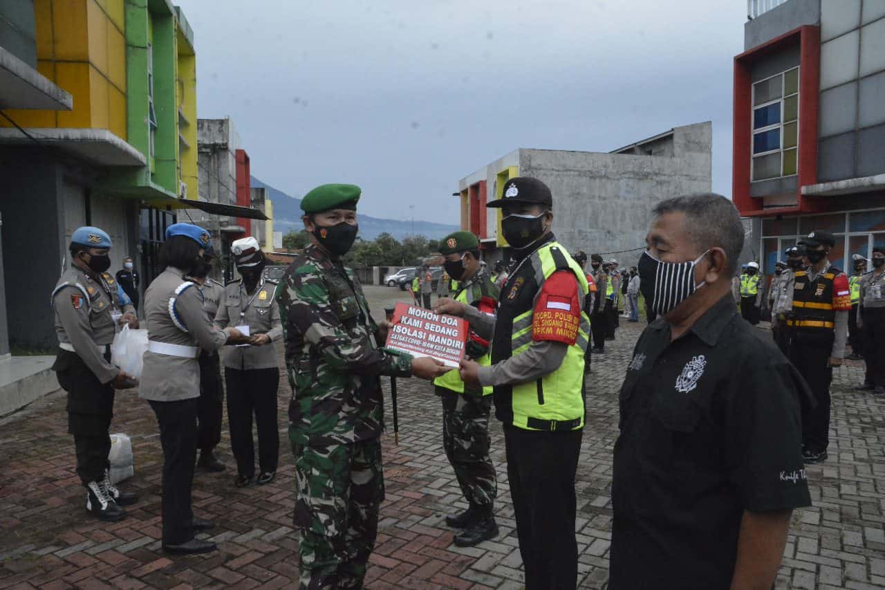 Bersama Satgas Covid-19 Bogor, Danrem 061/ SK Pantau Langsung Warga Isolasi Mandiri