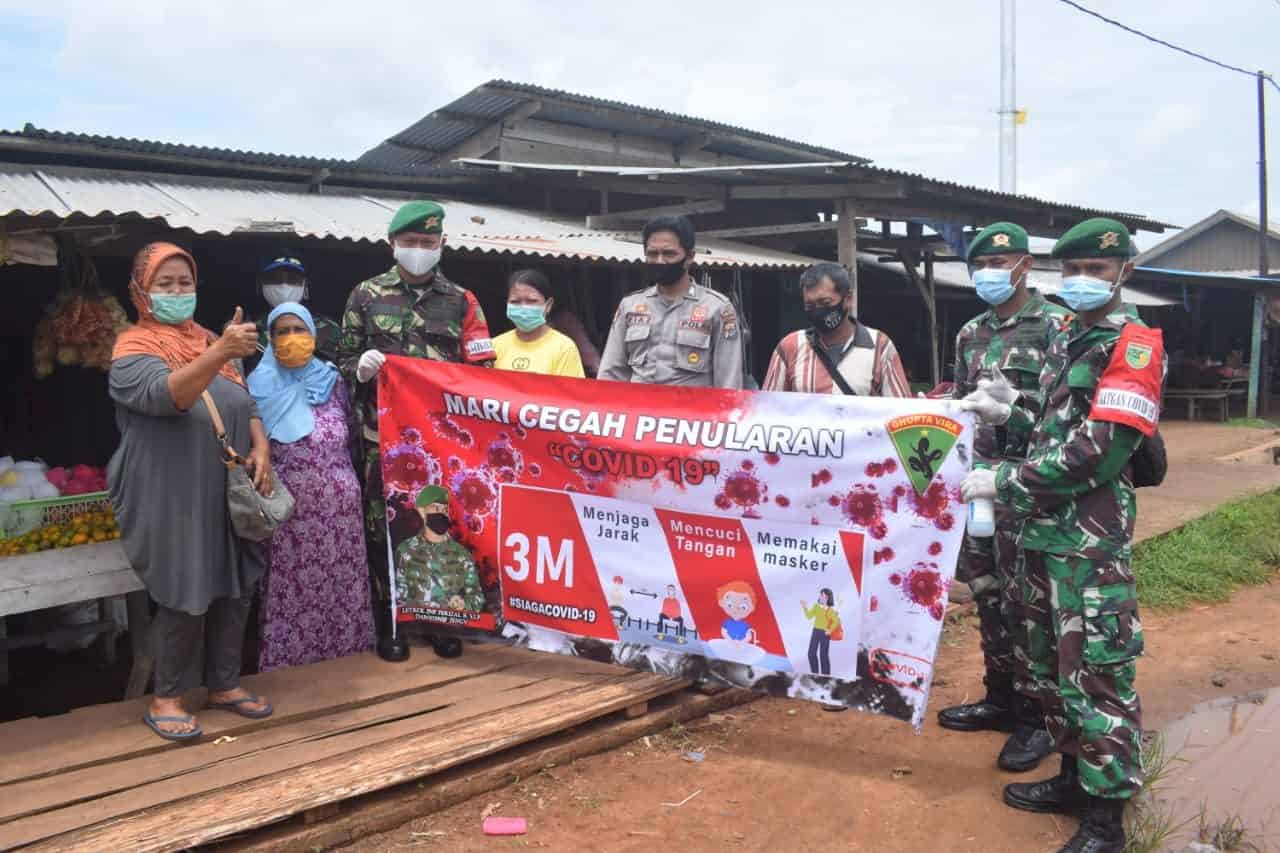 Bagikan Masker Gratis, Yonif 757/GV Bangun Kesadaran Cegah Penyebaran Covid-19