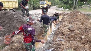 Satgas Yonif RK 744 Bangun Prasarana di TPU Perbatasan