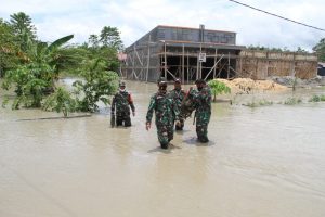 Danrem 172/PWY : Kami Turun Langsung Bantu Masyarakat Korban Banjir Keerom