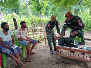 Satgas Yonarmed 3/105 Tarik Ajak Masyarakat Bercocok Tanam di Polybag