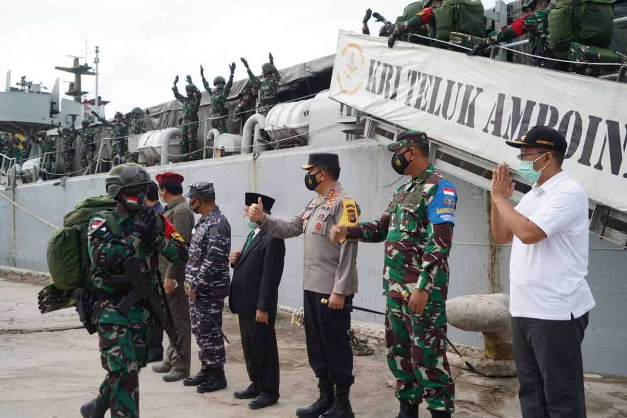 Keharuan Saat Personel Yonif 742/SWY Berangkat Tugas Pamtas RI-RDTL