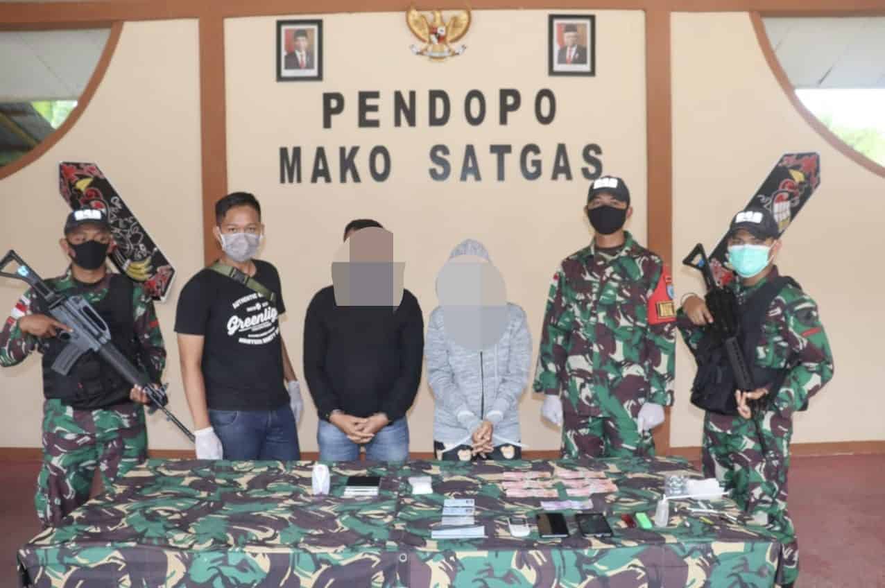 Sweeping Kendaraan, Satgas Yonif 642 Kapuas Amankan Pelaku Pembawa Narkoba