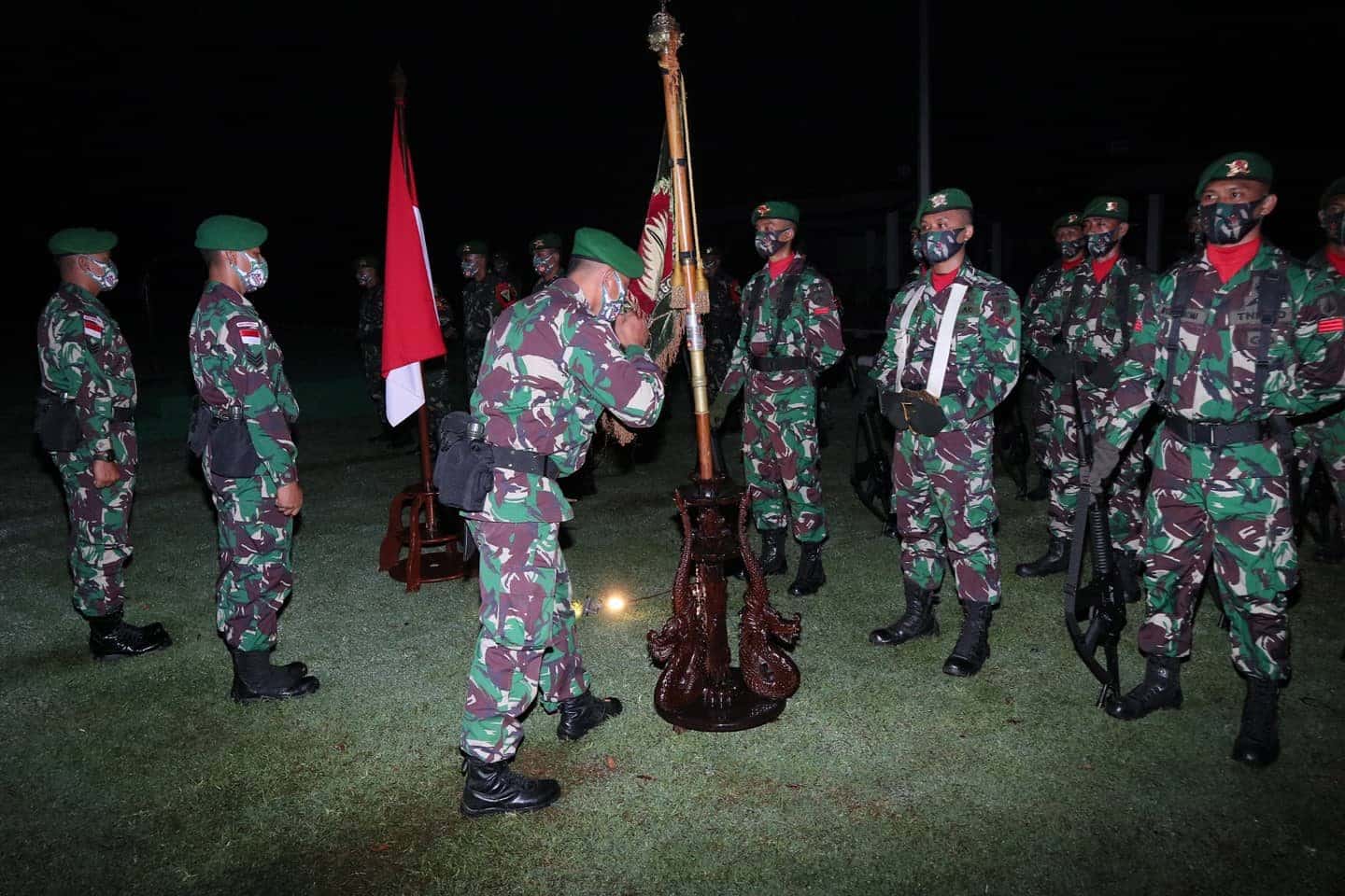 Siap Berangkat Tugas Operasi Di Perbatasan RI-PNG, Yonif 403/WP Laksanakan Tradisi Satuan