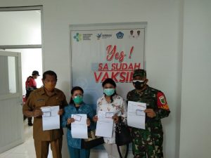 Dandim 1702 dan Bupati Jayawijaya Laksanakan Vaksinasi Di RSUD Wamena