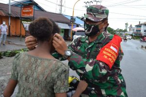 Korem 174 Merauke Bagikan Ribuan Masker Gratis Dan Gelar Sosialisasi Protokol Kesehatan Covid -19