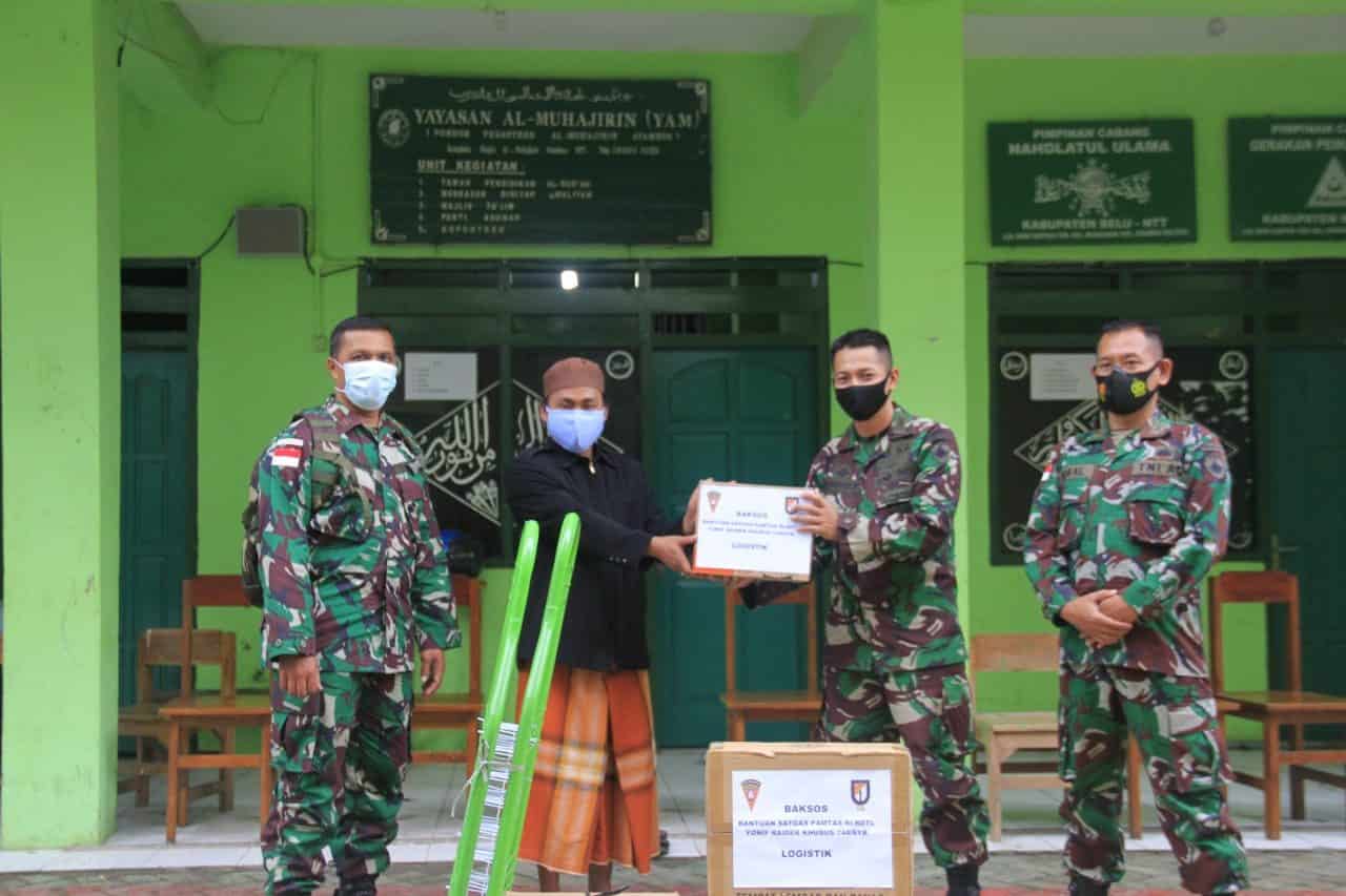 Pasca Kebakaran, Satgas Yonif RK 744 Berikan Bantuan Ke Ponpes Al-Muhajirin Atambua