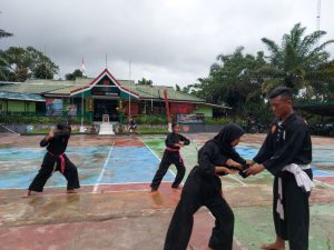 Bentuk Karakter Generasi Muda Perbatasan, Satgas Yonif 642 Gelar Latihan Pencak Silat