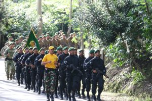 Sambut HUT ke-60 Kostrad, Yonif R 514/SY Gelar Baksos Dengan Berlari Dan Berjalan Sejauh 60 Kilometer