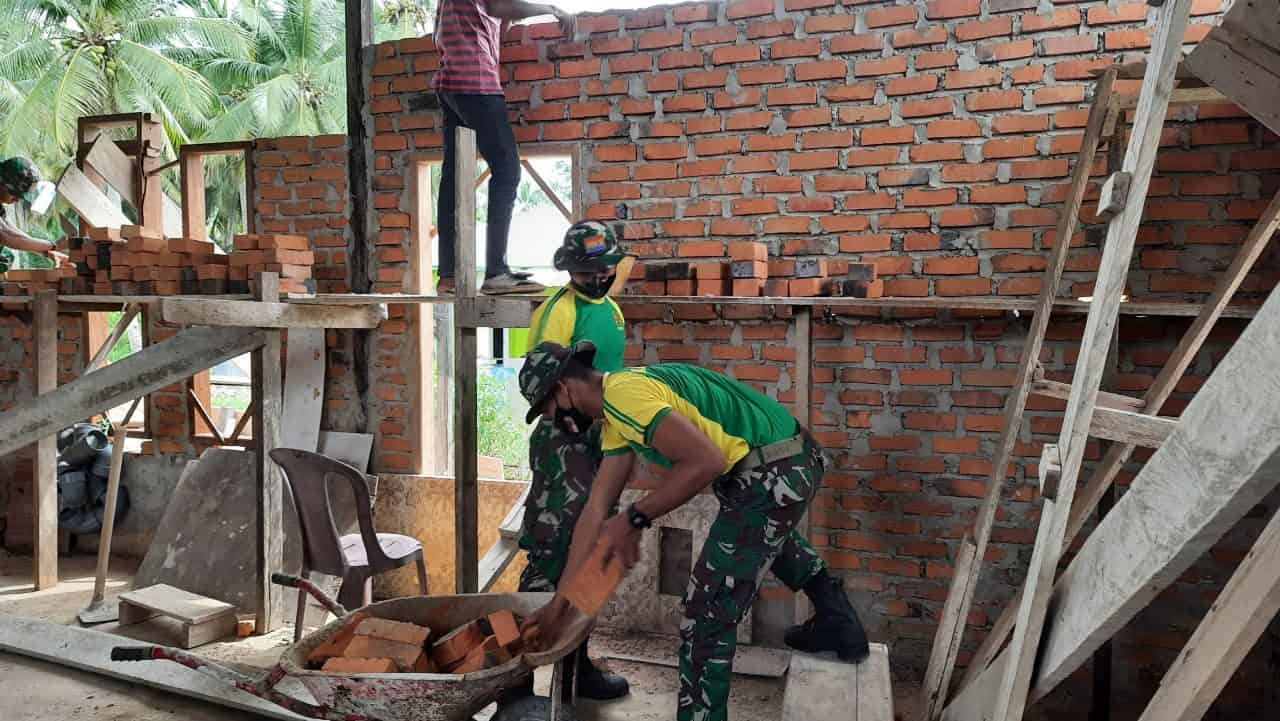 Satgas Yonarhanud 16 Bersama Warga Bangun Rumah Ibadah Di Perbatasan