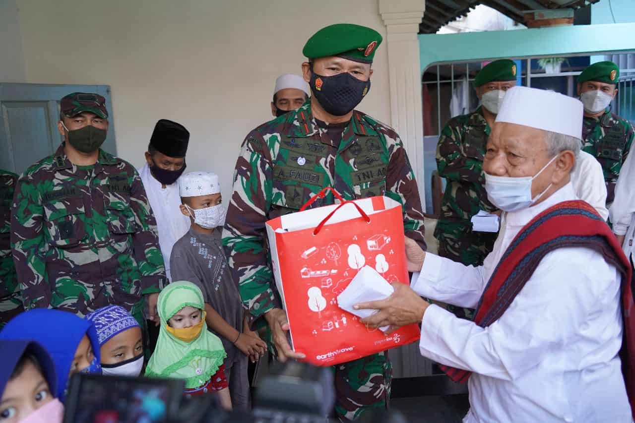 Korem 061/SK Peringati Isra Mi’raj Bersama Anak Yatim