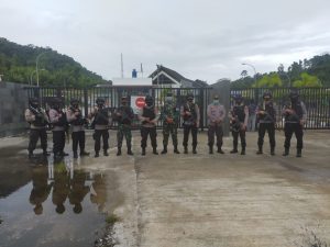 Satgas Pamtas Yonif 642/Kps Laksanakan Patroli Gabungan Bersama Polri di Perbatasan