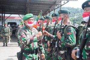 Danrem 172/PWY Melepas Purna Tugas Tiga Satgas TNI di Papua