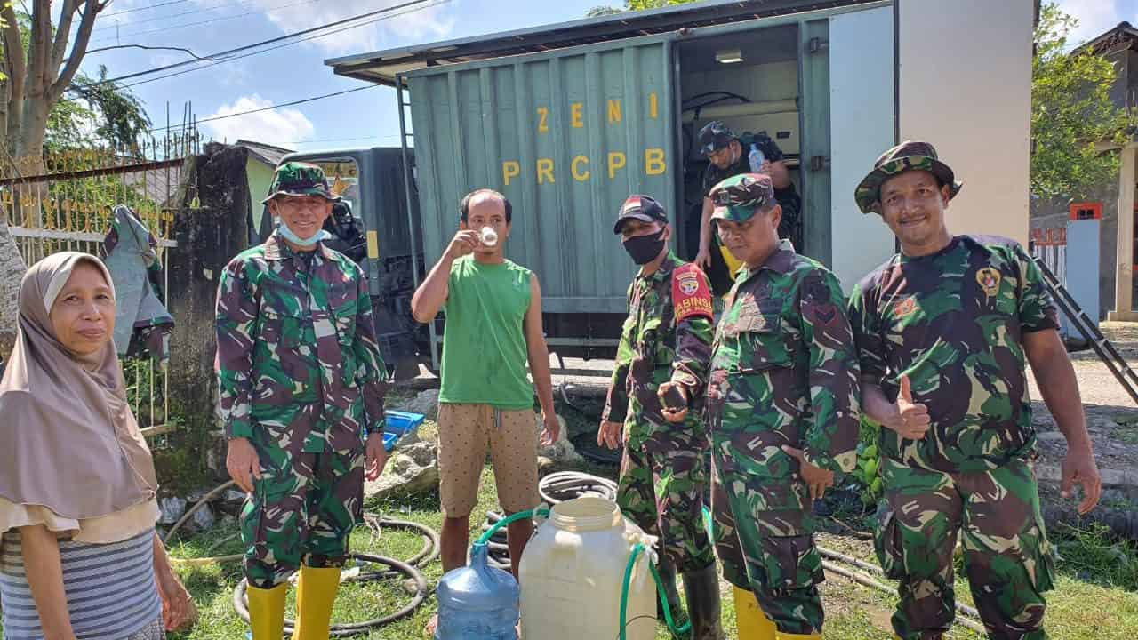 Gunakan Teknologi Reverse Osmosis, Zeni TNI AD Distribusikan Air Siap Konsumsi Bagi Warga Terdampak Bencana Bima