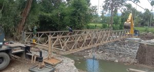 Rangka Jembatan Telah Tepasang, Warga Desa Bolo-Rade Kembali  Tersenyum