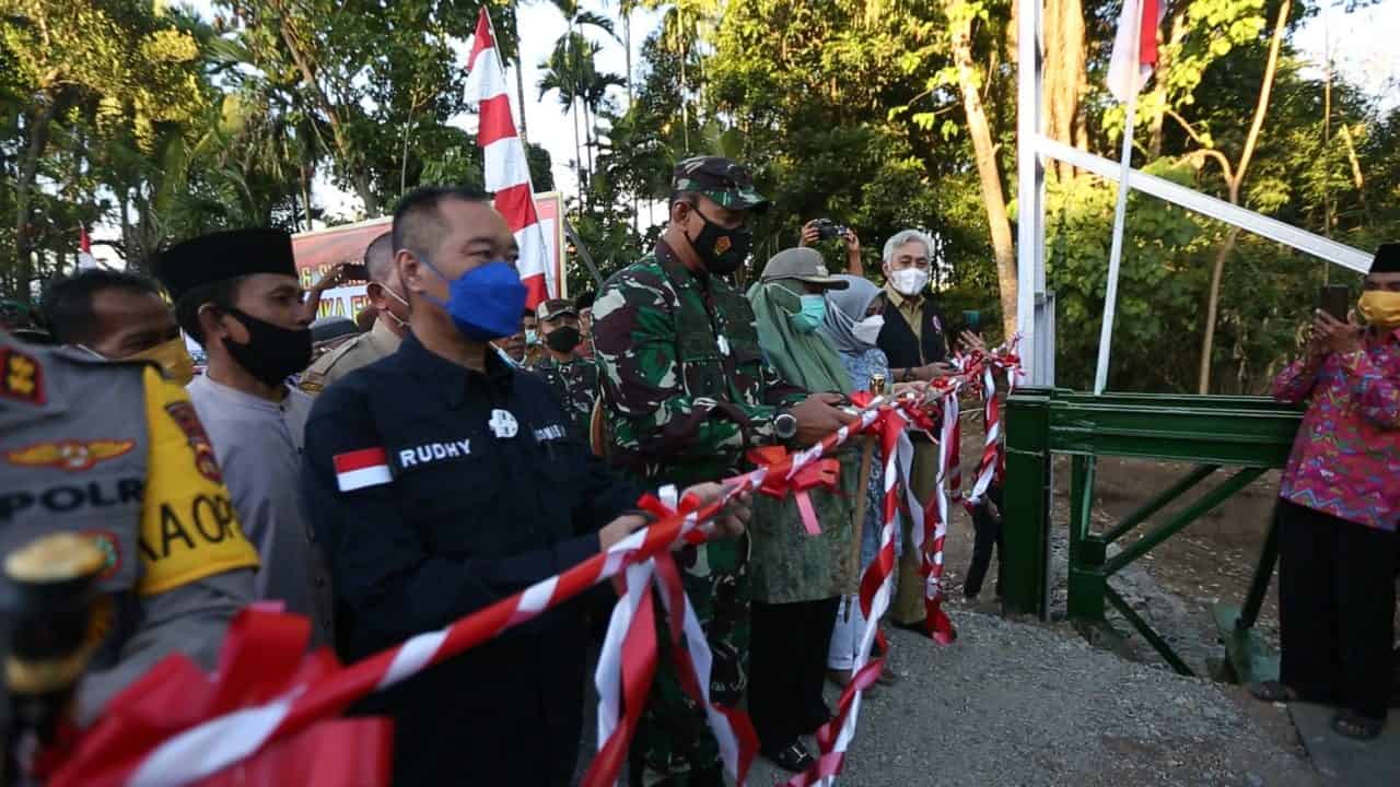 Jembatan Kartika Eka Paksi, Wujud Penghargaan dan Kecintaan Warga Bolo-Rade Pada TNI AD