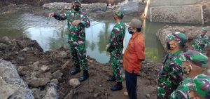 Tinjau Lokasi Jembatan di Bima, Danrem 162/WB Optimis Tiga Jembatan Selesai Tepat Waktu